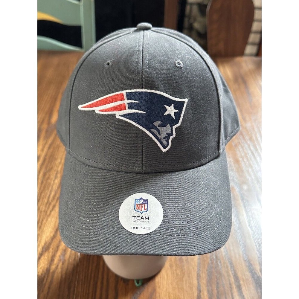 MEN'S NFL TEAM APPAREL GRAY PATRIOTS BASEBALL HAT WITH LOGO - ONE SIZE FITS MOST